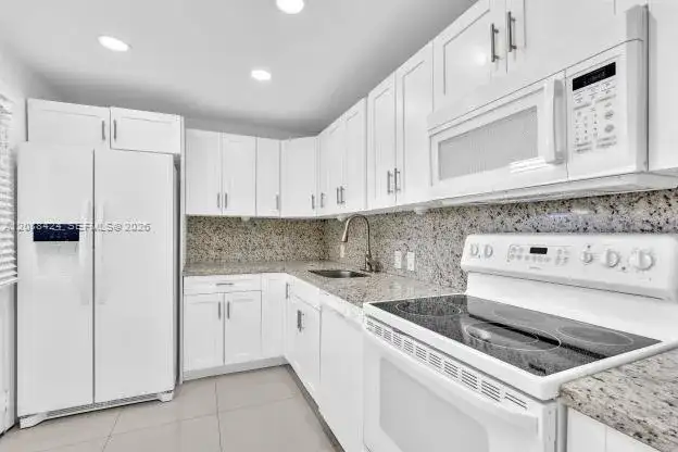 20400 W Country Club Dr # 315, Aventura FL 33180 photo 3