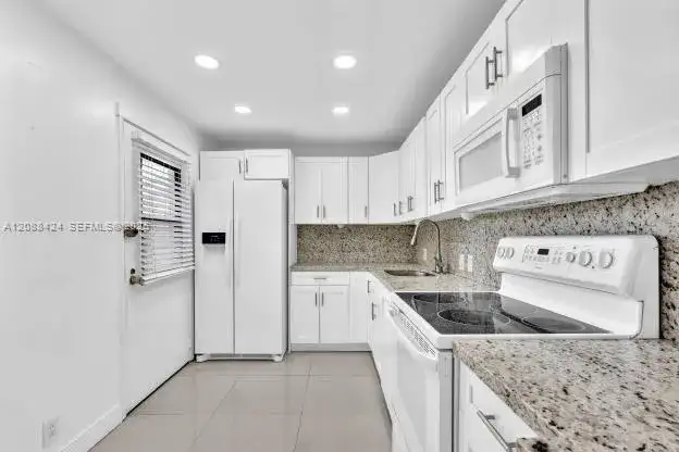 20400 W Country Club Dr # 315, Aventura FL 33180 photo 5