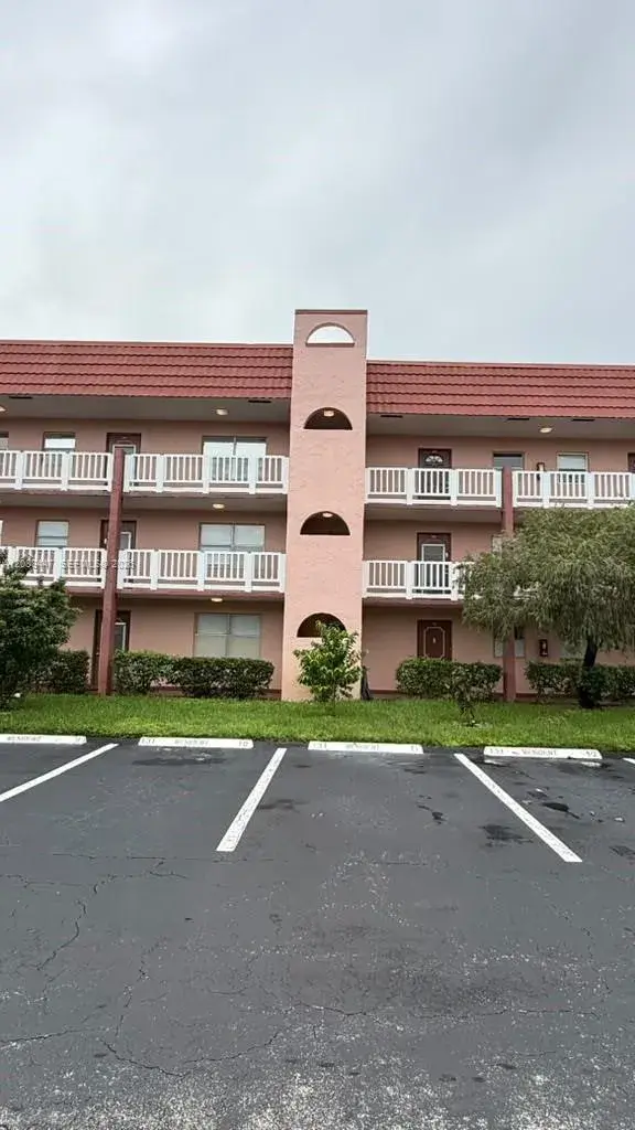 9641 Sunrise Lakes Blvd # 305, Sunrise FL 33322