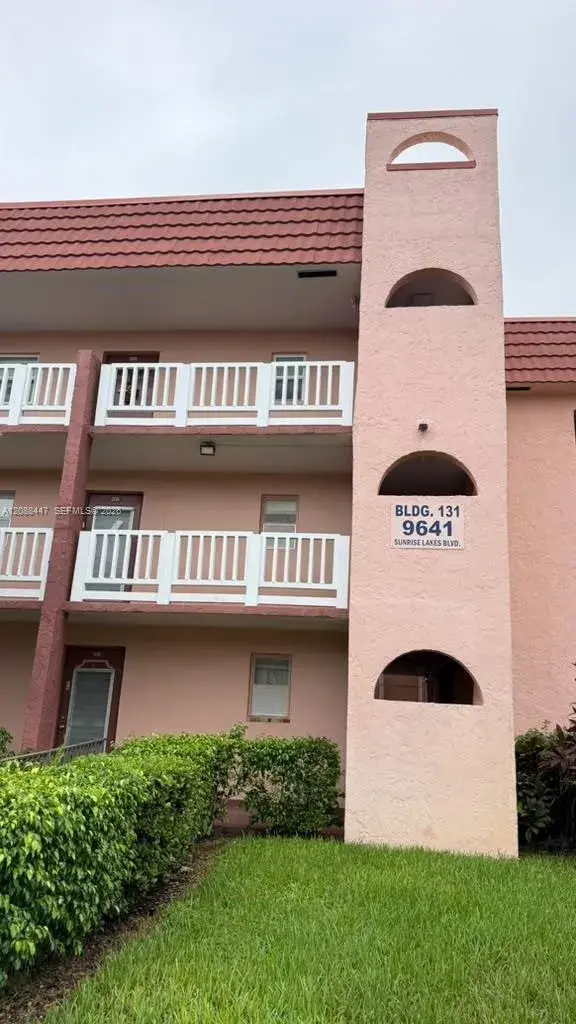 9641 Sunrise Lakes Blvd # 305, Sunrise FL 33322