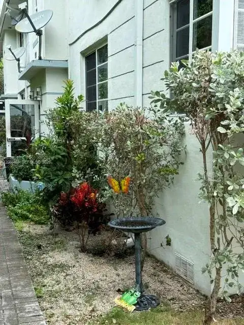 1995 Marseille Dr # 6, Miami Beach FL 33141 photo 4