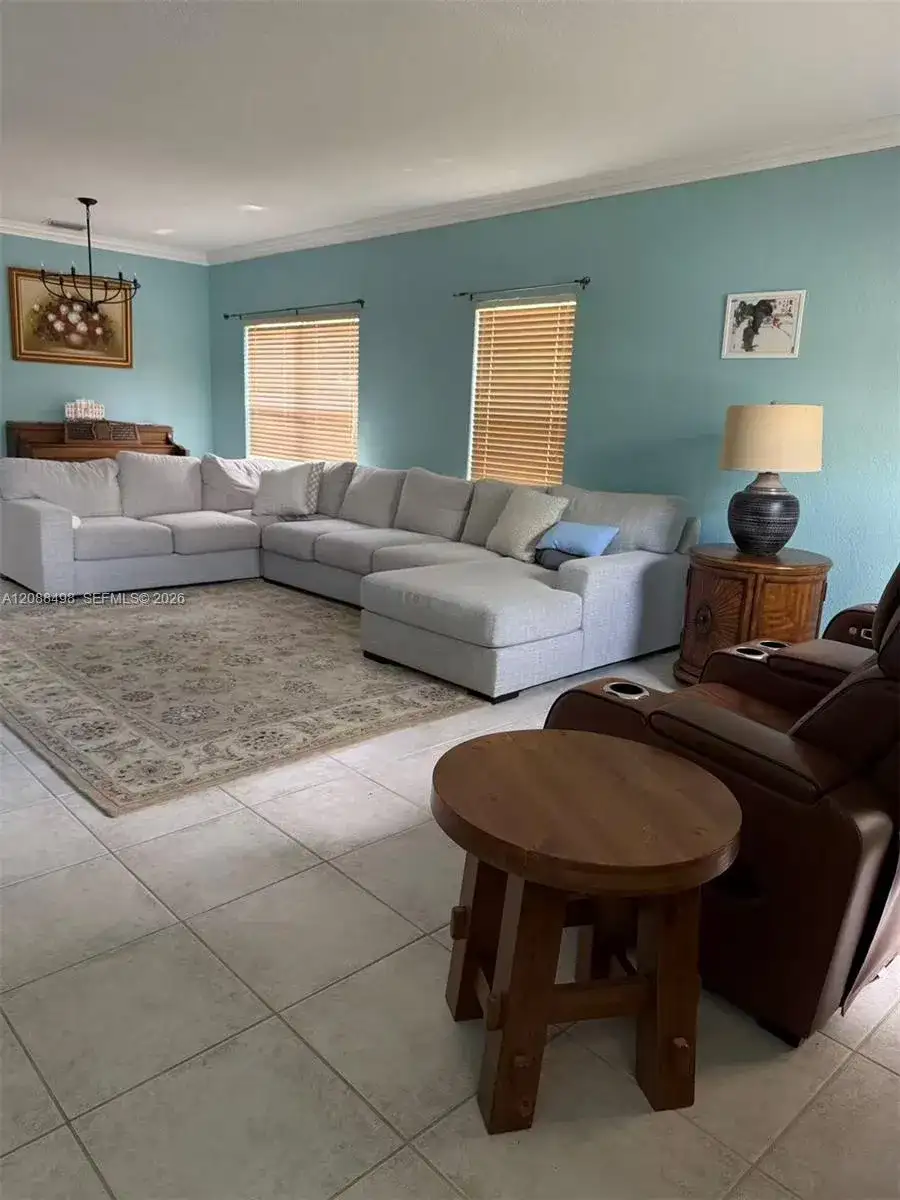 1423 SW 158th Ave, Pembroke Pines FL 33027 photo 2