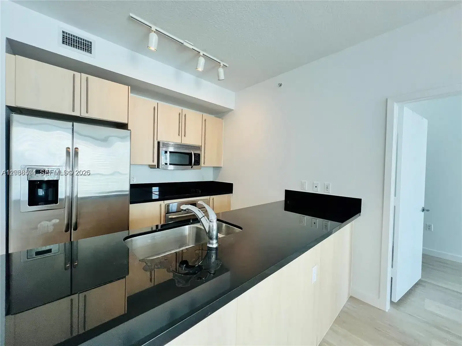 79 SW 12th St, Miami FL 33130 photo 5