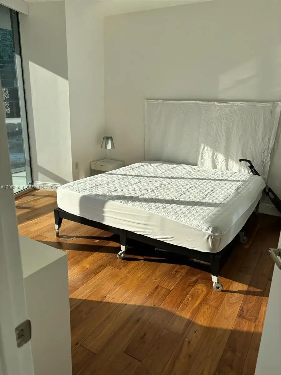 465 Brickell Ave # 804, Miami FL 33131 photo 2
