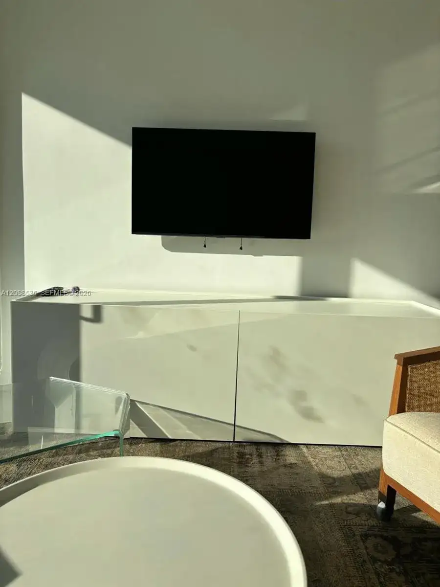 465 Brickell Ave # 804, Miami FL 33131 photo 3