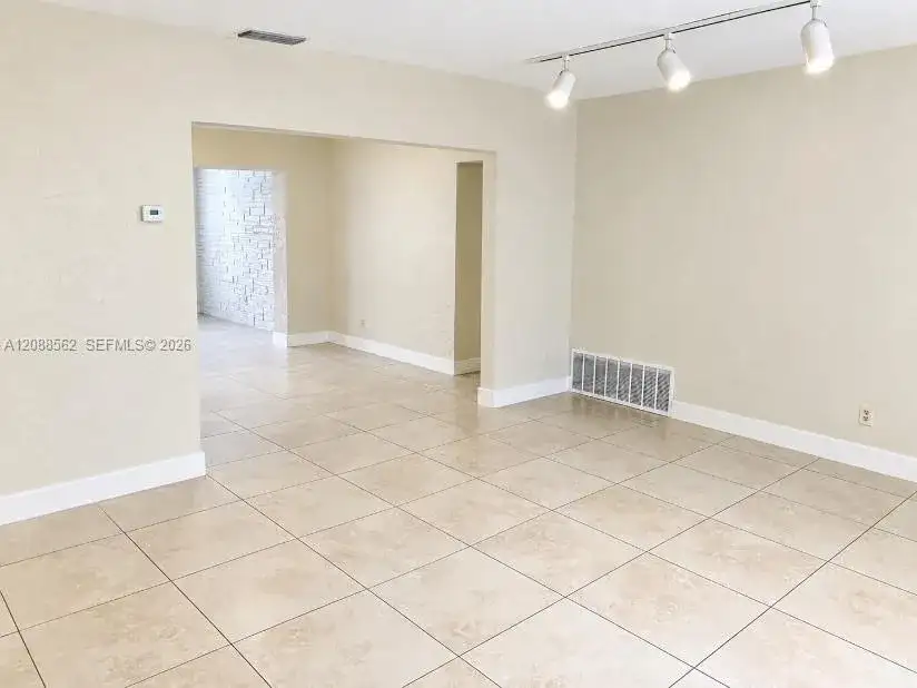 320 NW 93rd Ter, Pembroke Pines FL 33024 photo 2