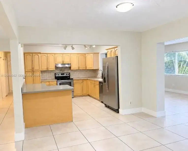 320 NW 93rd Ter, Pembroke Pines FL 33024 photo 4