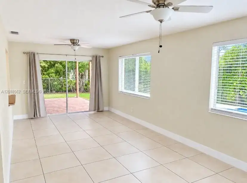 320 NW 93rd Ter, Pembroke Pines FL 33024 photo 5