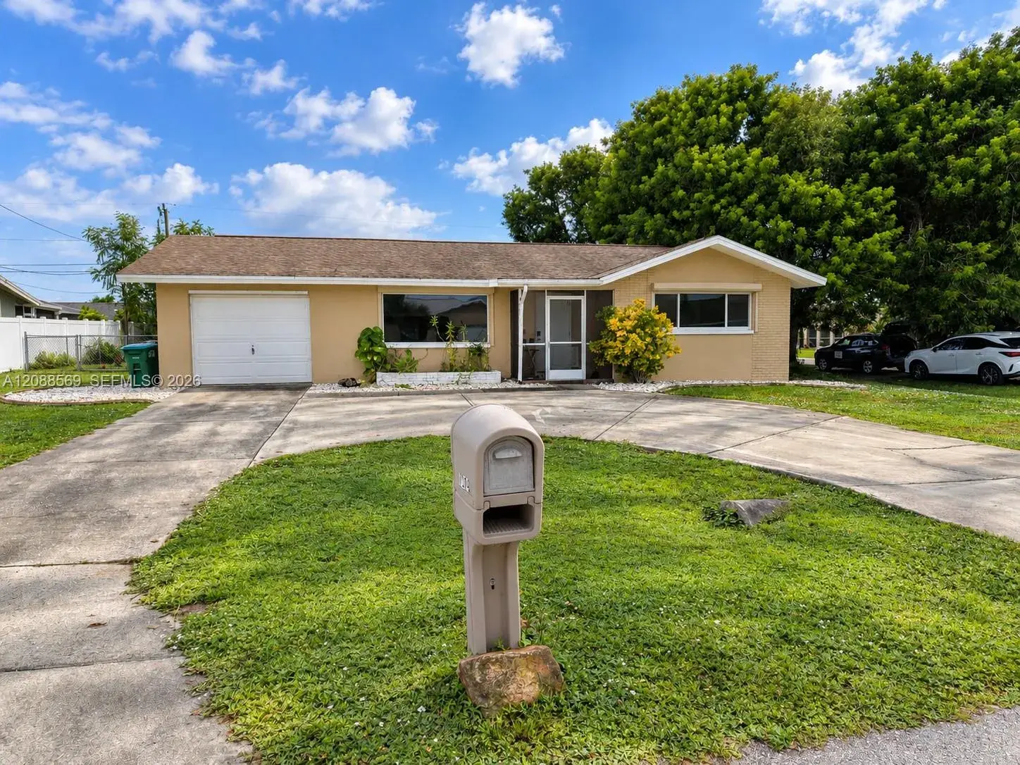 1204 SE 35th St, Cape Coral FL 33904