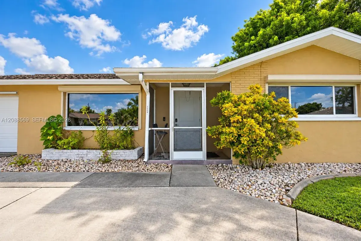 1204 SE 35th St, Cape Coral FL 33904