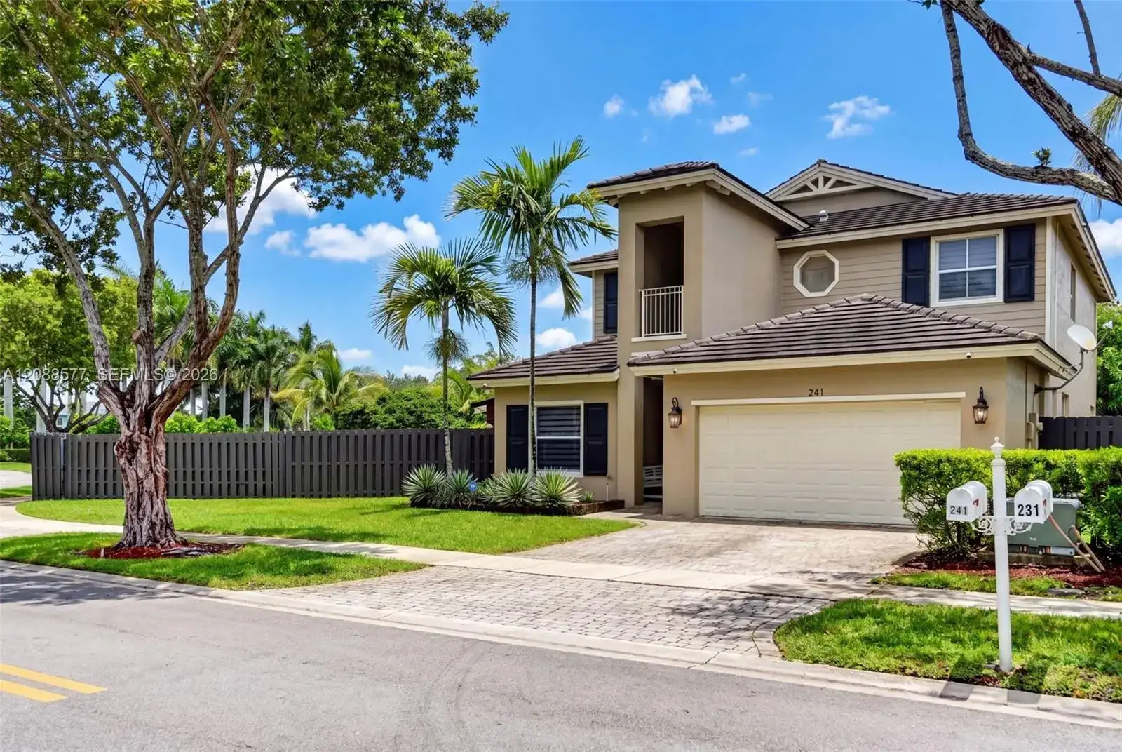 241 NE 33rd Ter, Homestead FL 33033 photo 2