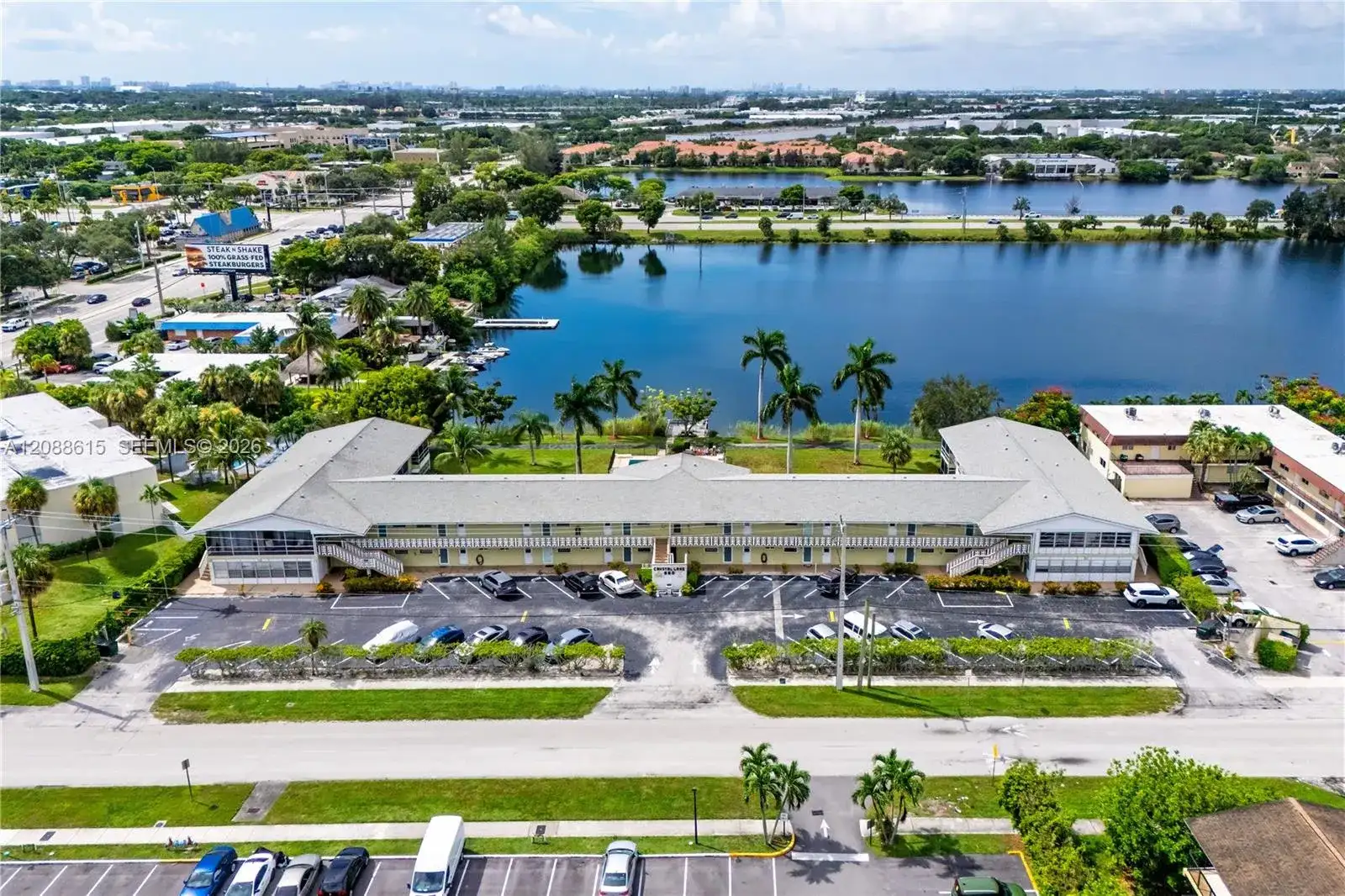 960 Crystal Lake Dr # 112, Deerfield Beach FL 33064 photo 2