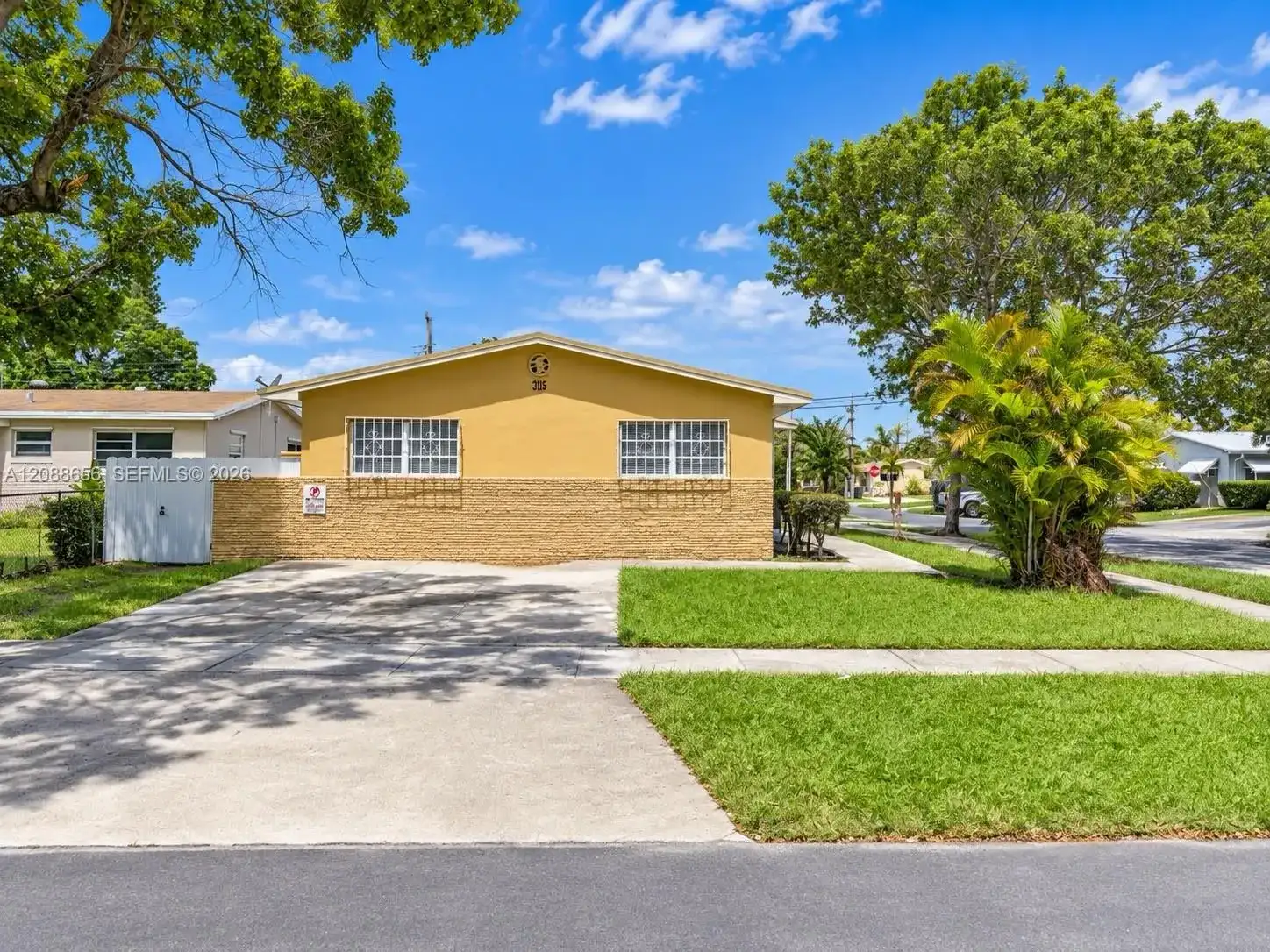 412 SW 10th St # n, Hallandale Beach FL 33009 photo 3