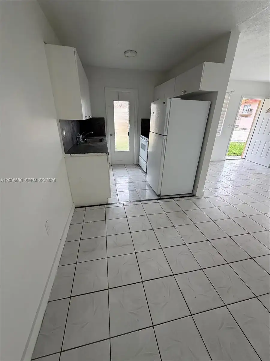 16120 NE 19th Ct # 1, North Miami Beach FL 33162 photo 2