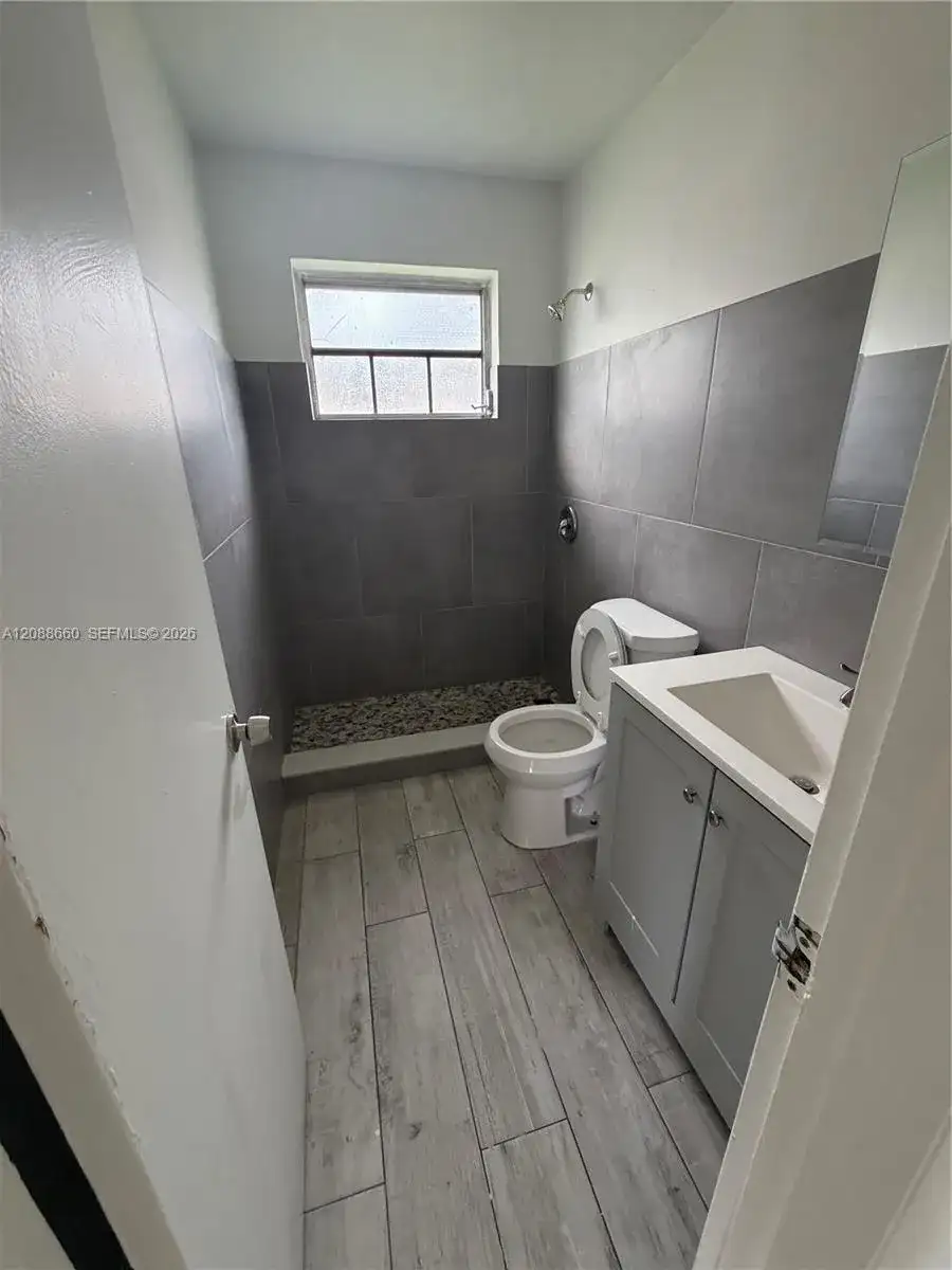 16120 NE 19th Ct # 1, North Miami Beach FL 33162 photo 4