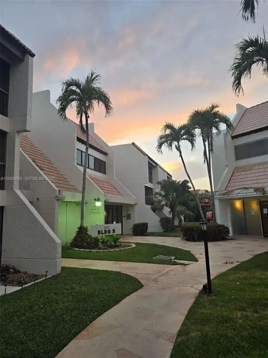 303 Racquet Club Rd # 311, Weston FL 33326 photo 2