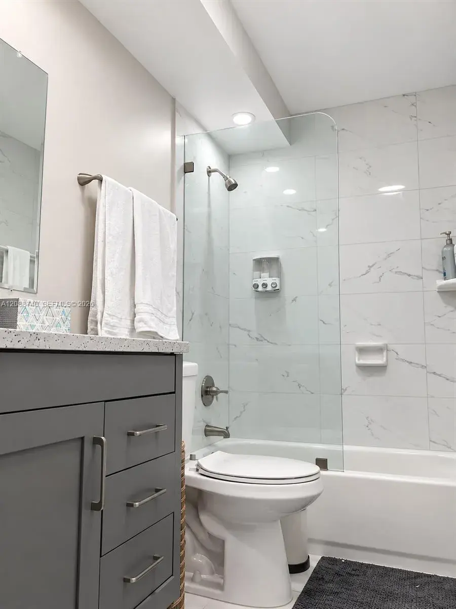 2424 NE 9th St # 105, Fort Lauderdale FL 33304