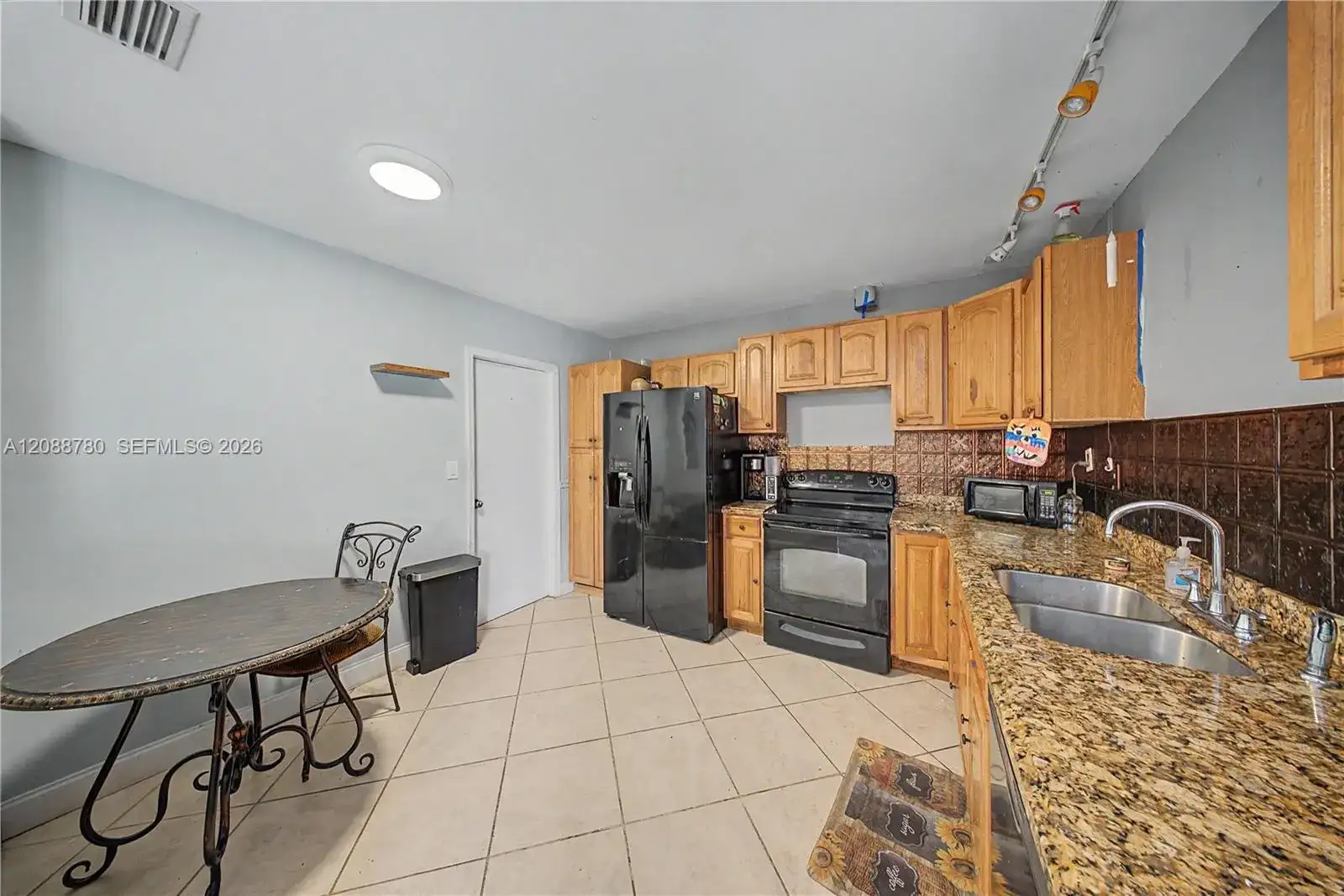 8405 SW 19th St, North Lauderdale FL 33068 photo 5
