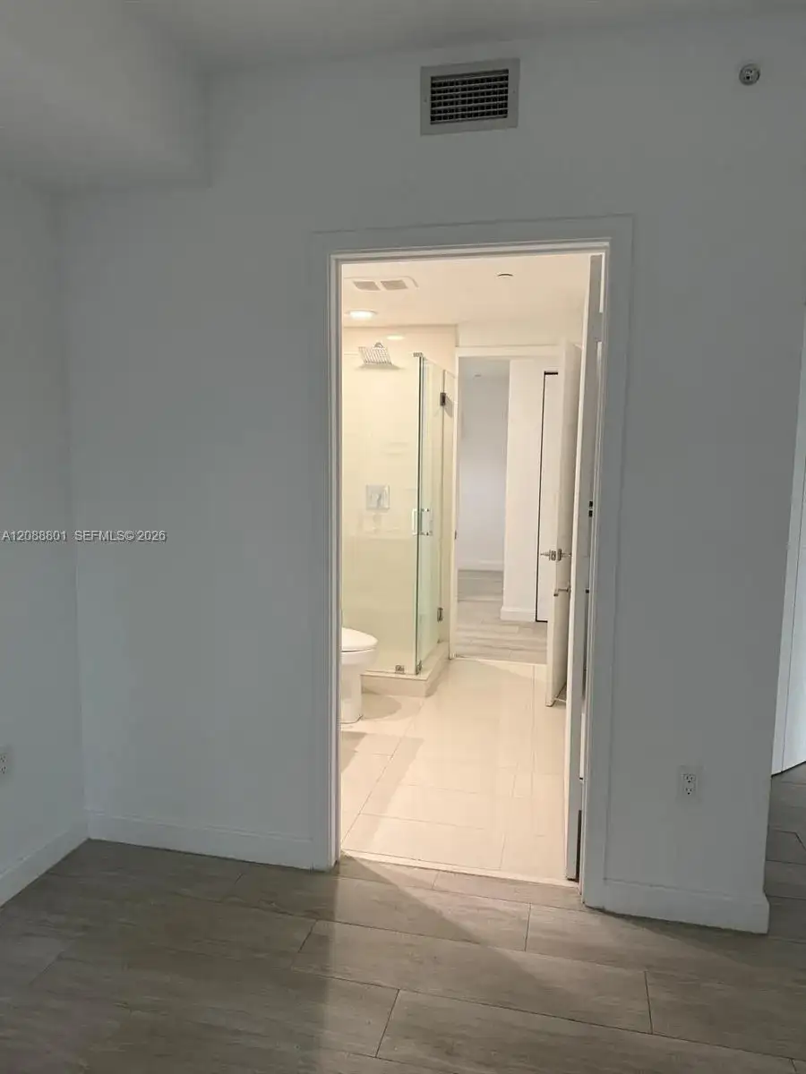 55 SW 9th St # 2401, Miami FL 33130 photo 4