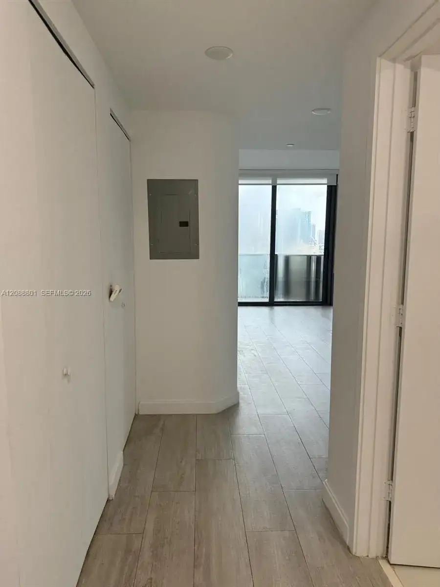 55 SW 9th St # 2401, Miami FL 33130 photo 5