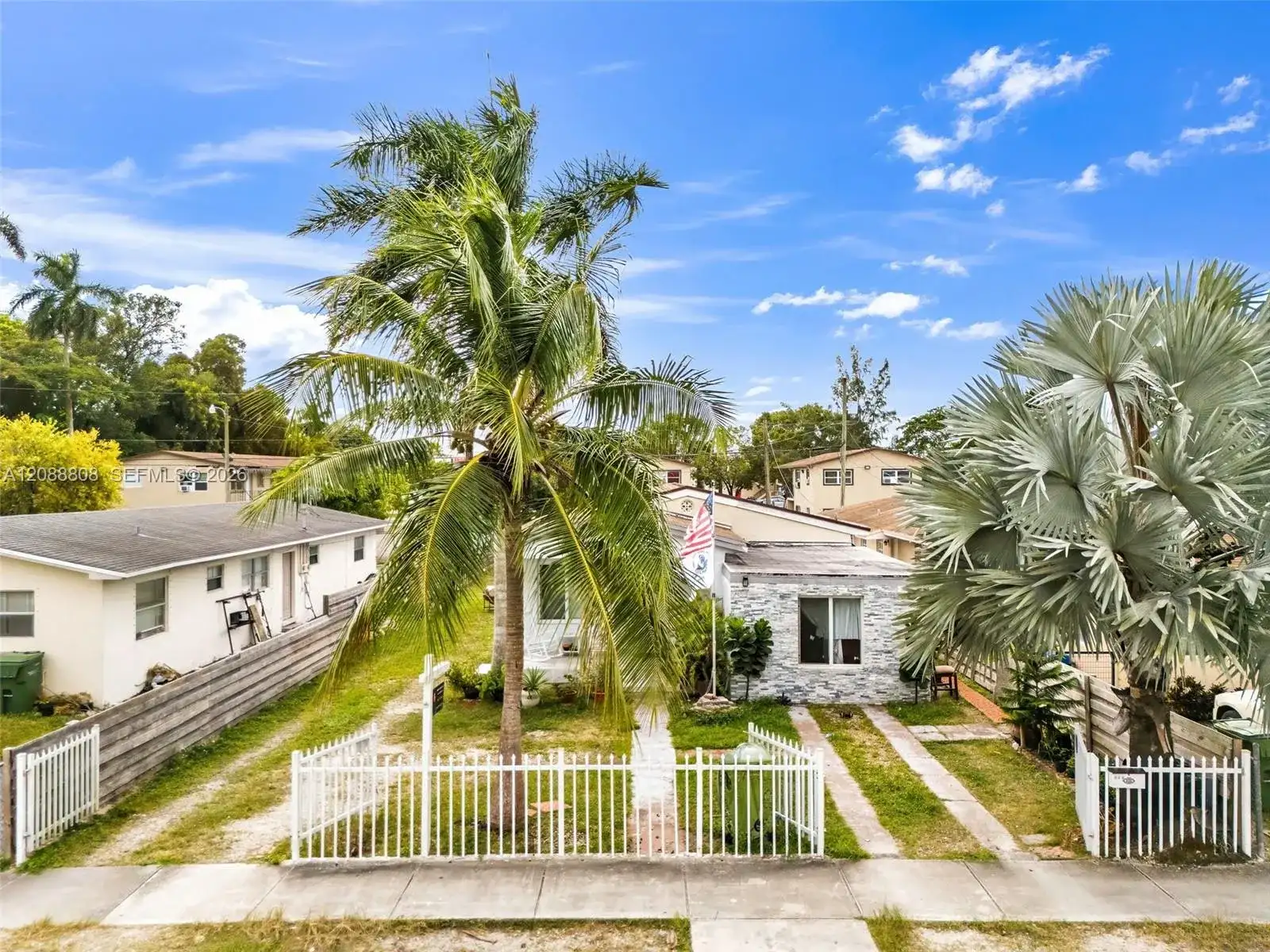 110 NE 9th Ct, Homestead FL 33030 photo 2