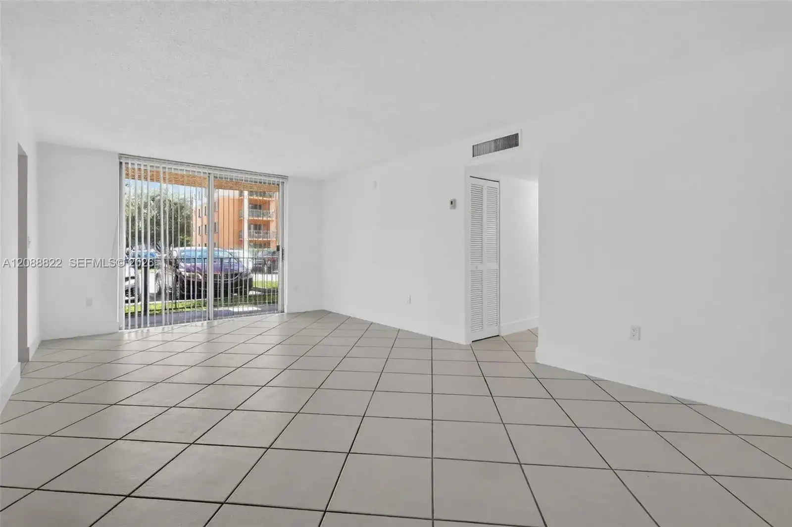 9360 Fontainebleau Blvd # 101, Miami FL 33172 photo 4