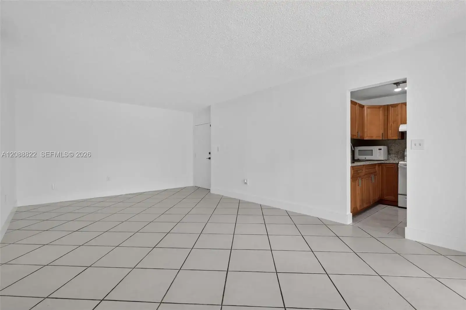 9360 Fontainebleau Blvd # 101, Miami FL 33172 photo 5