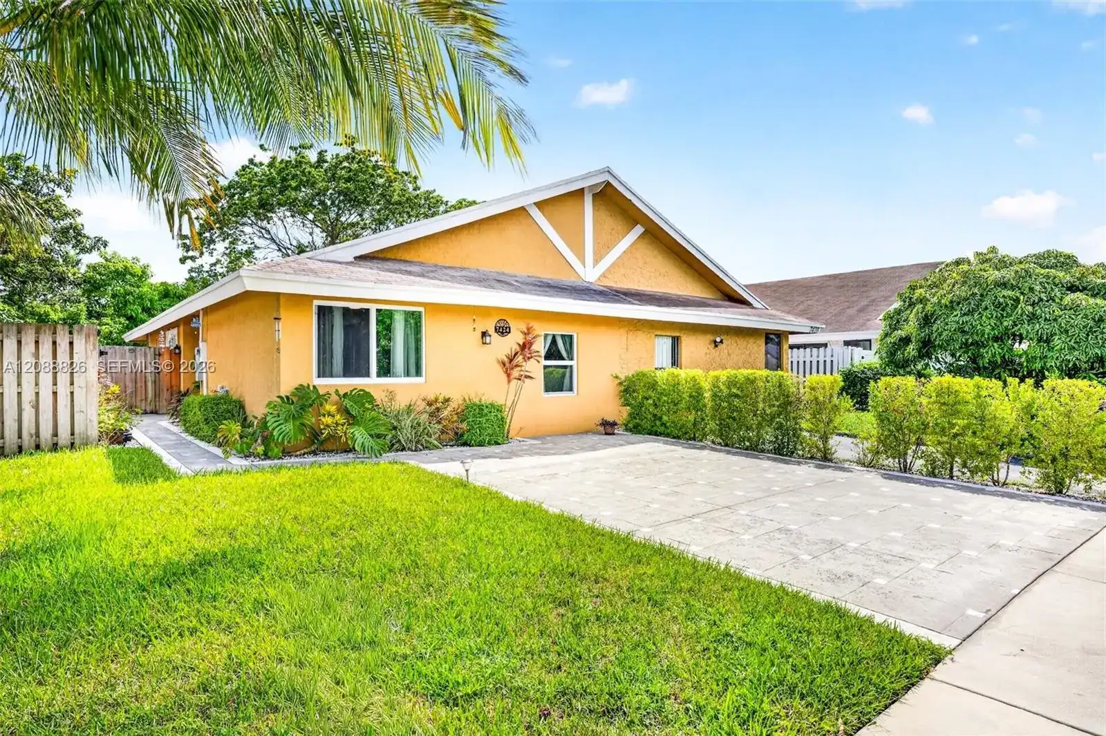 7424 SW 14th Pl, North Lauderdale FL 33068