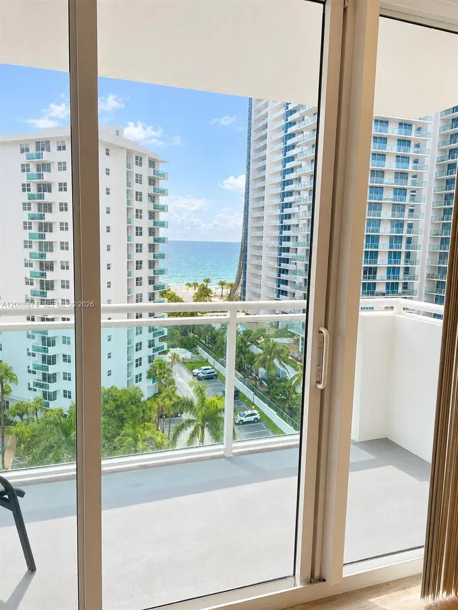 3000 S Ocean Dr # 1006, Hollywood FL 33019
