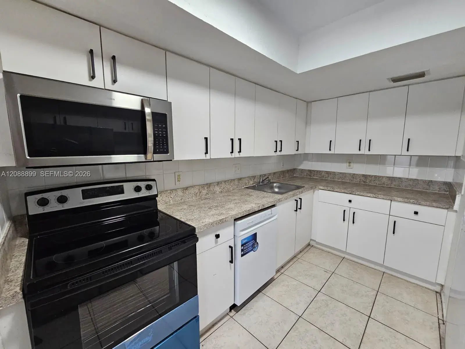 2207 NW 59th Ave, Lauderhill FL 33313