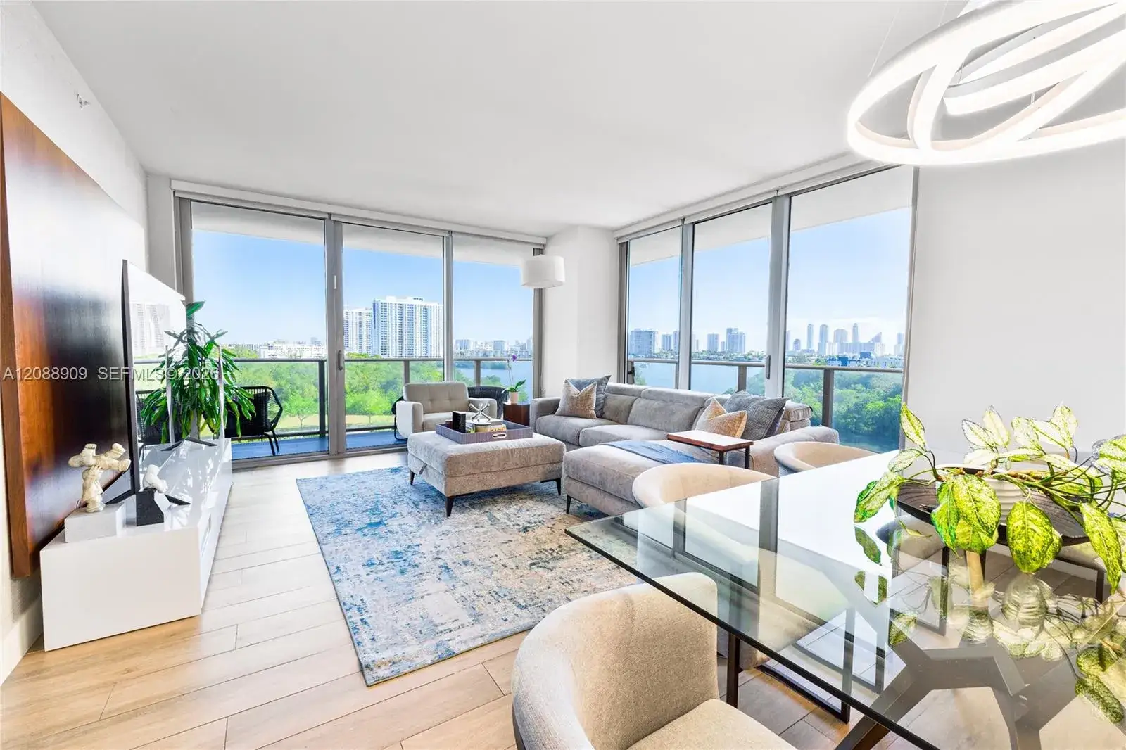 16385 Biscayne Blvd # 707, North Miami Beach FL 33160