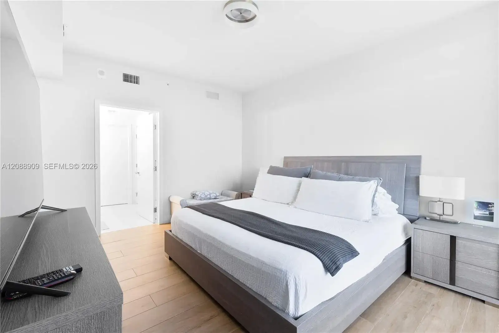16385 Biscayne Blvd # 707, North Miami Beach FL 33160 photo 5