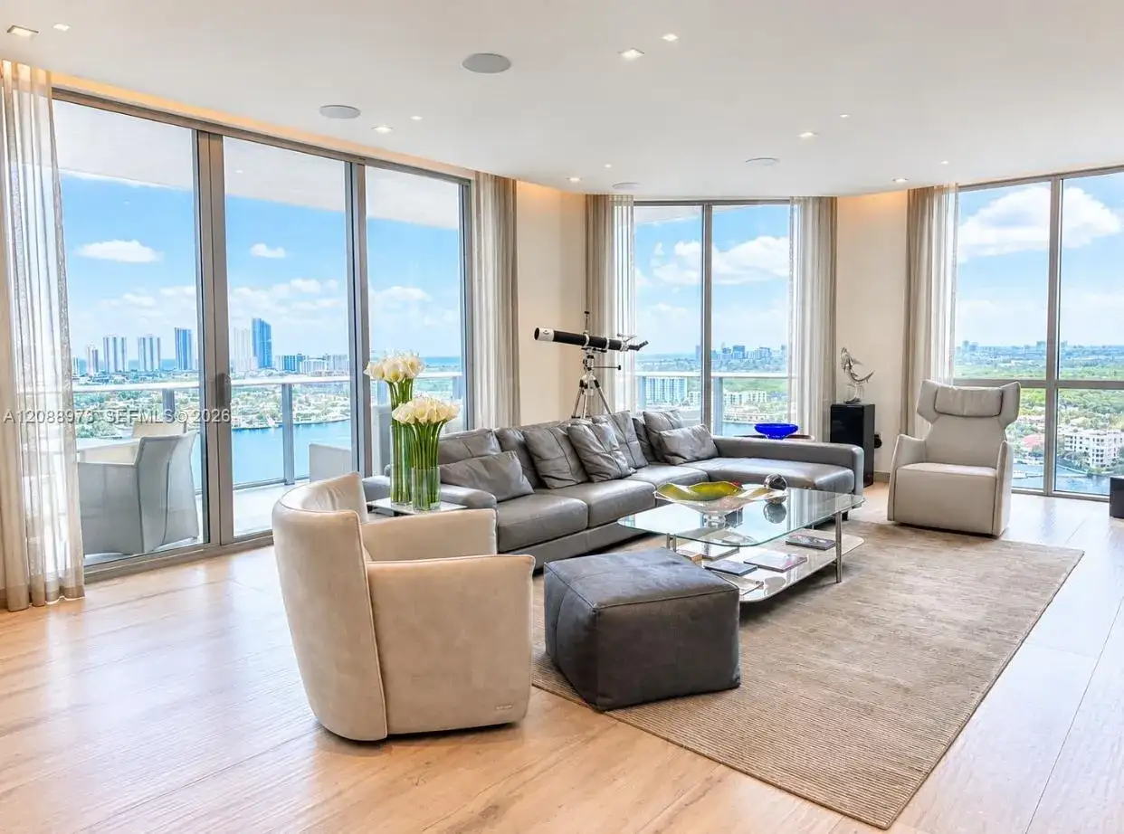 17111 Biscayne Blvd # 2210, North Miami Beach FL 33160 photo 2