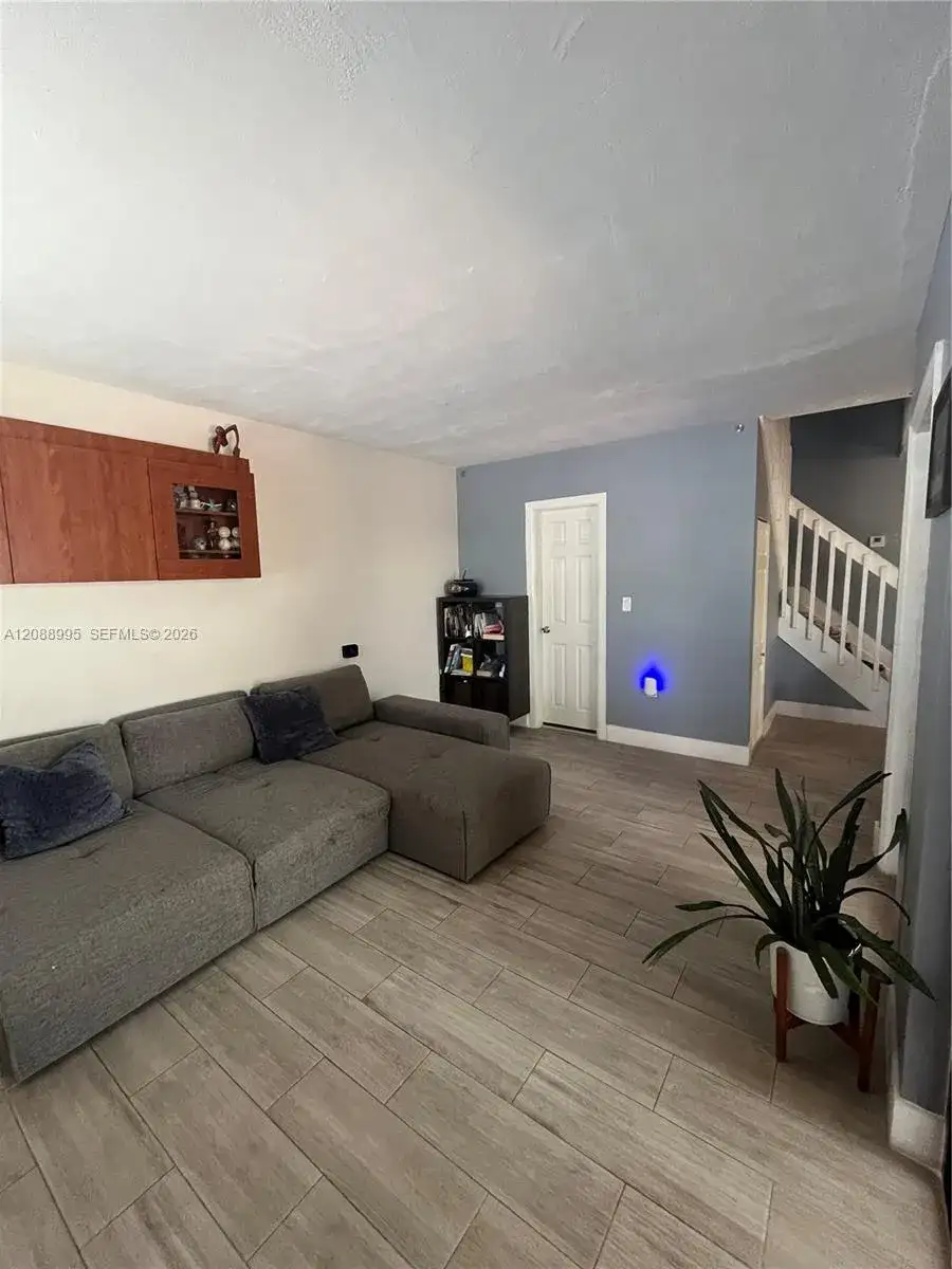 447 NW 98th Ct, Miami FL 33172 photo 3