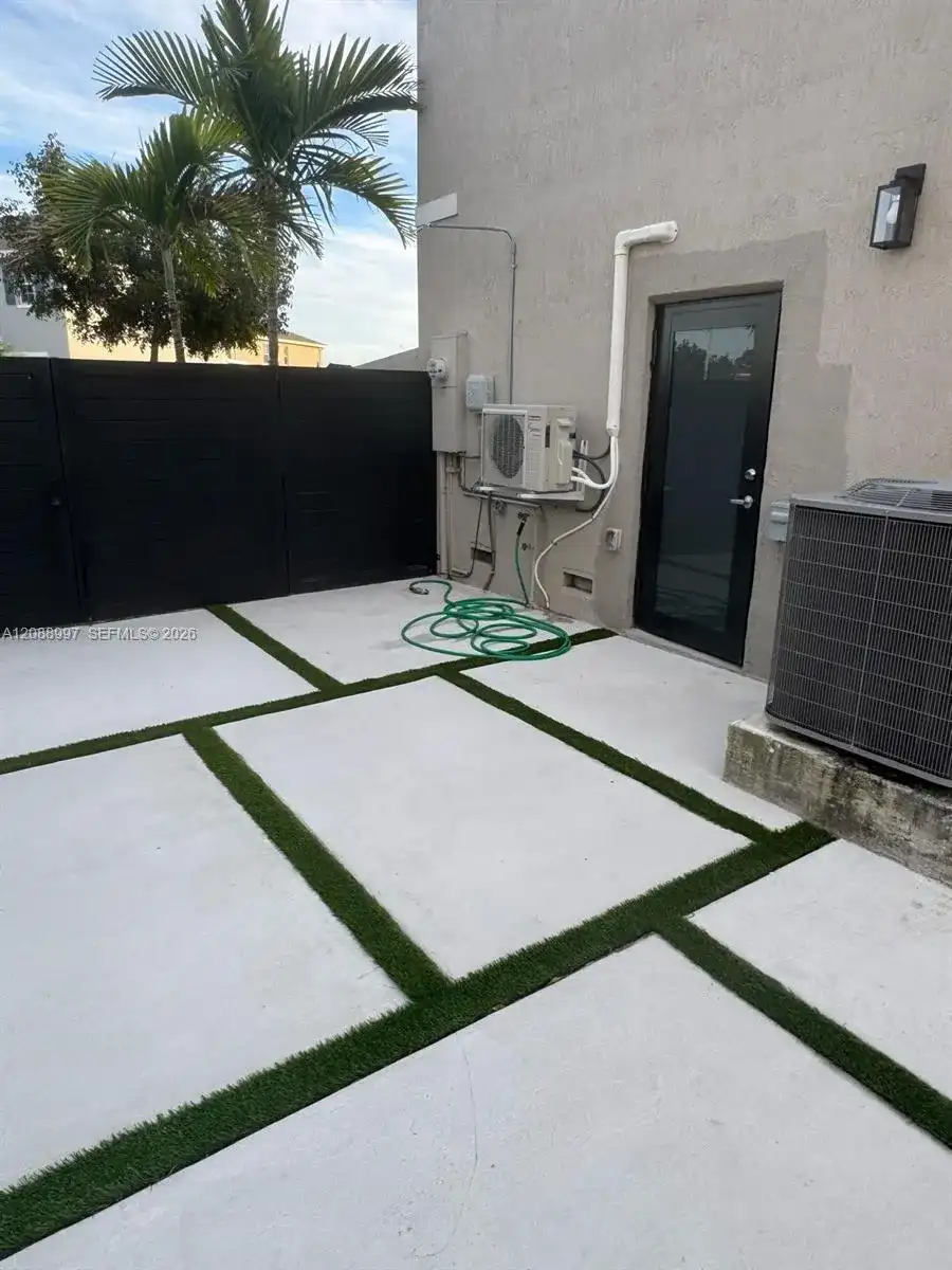 27132 SW 132 ct # 1, Homestead FL 33032