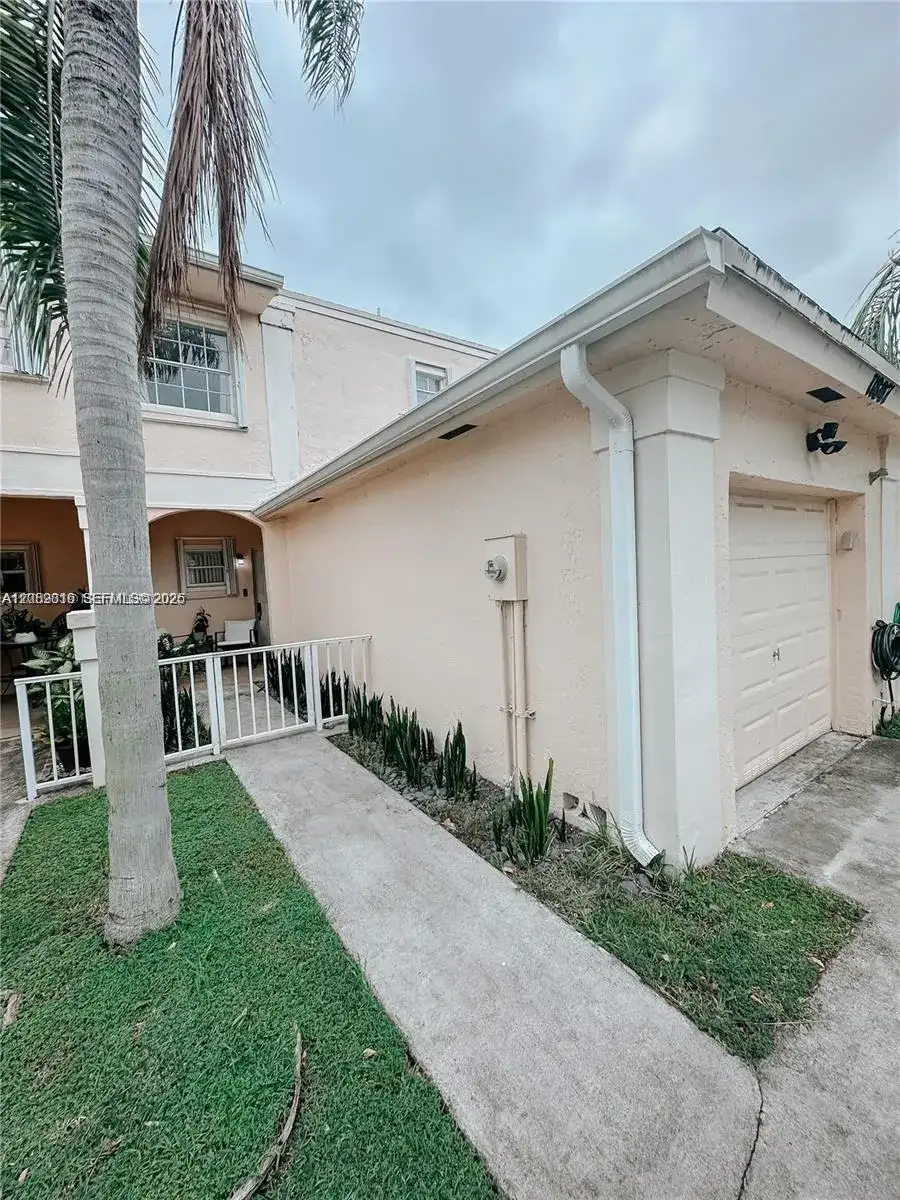 11807 SW 99th Ln, Miami FL 33186 photo 2