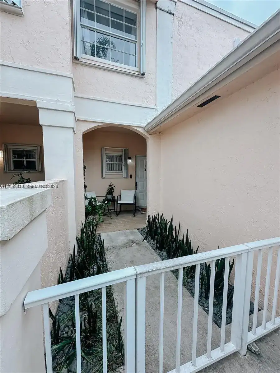 11807 SW 99th Ln, Miami FL 33186 photo 3