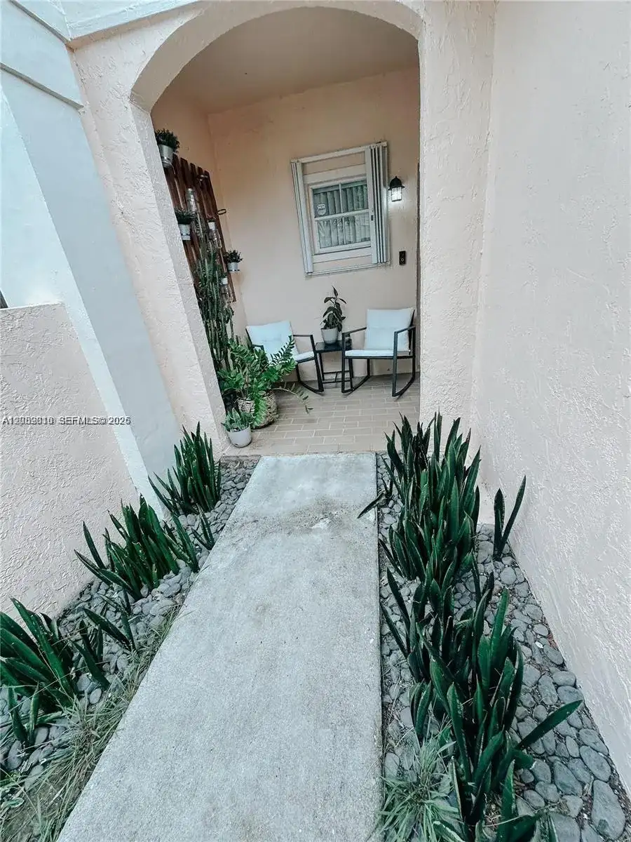11807 SW 99th Ln, Miami FL 33186 photo 4