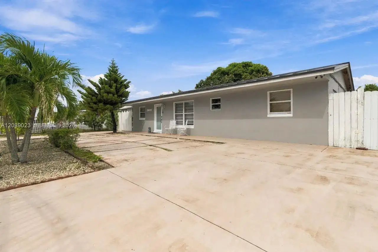 20505 NW 45th Ave, Miami Gardens FL 33055 photo 2