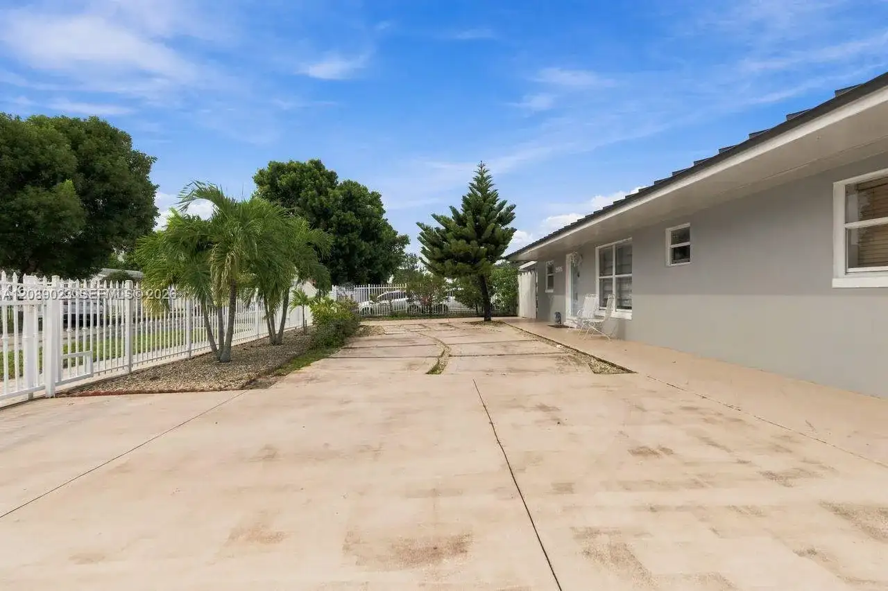 20505 NW 45th Ave, Miami Gardens FL 33055 photo 4