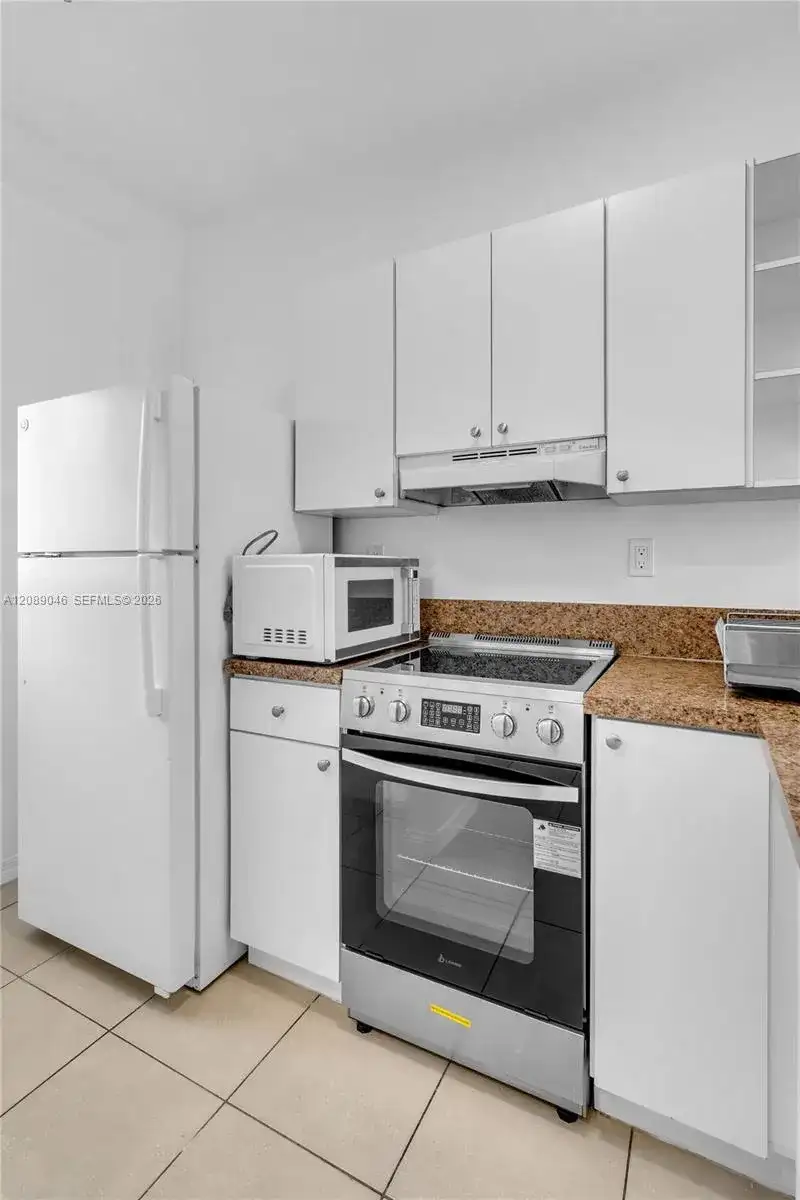 928 SW 3rd St # 205, Miami FL 33130 photo 2