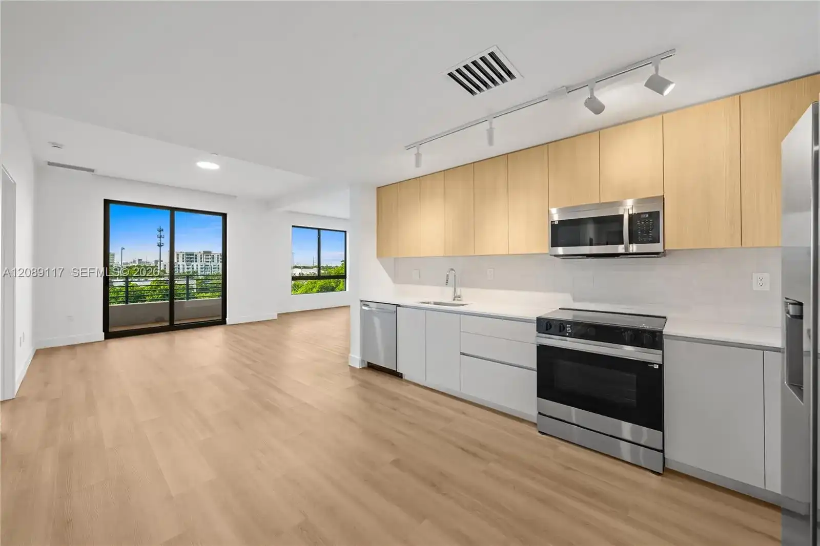 215 SE 4th St # 406, Hallandale Beach FL 33009