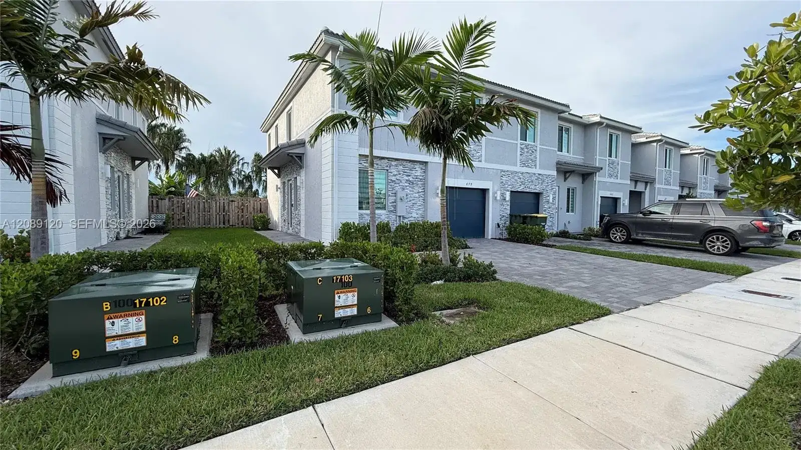 679 SE 13th St Cir, Homestead FL 33034 photo 2
