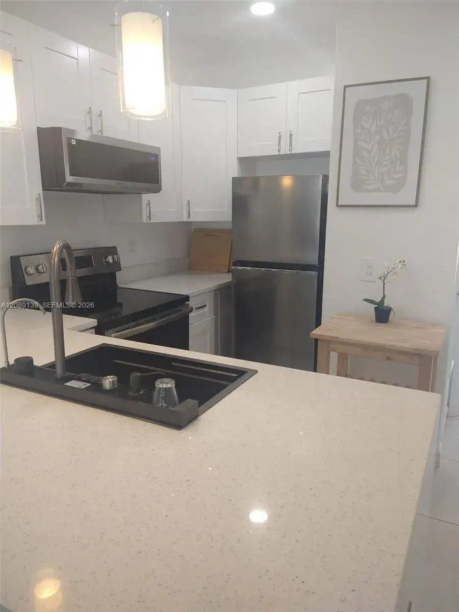 600 Layne Blvd # 122, Hallandale Beach FL 33009
