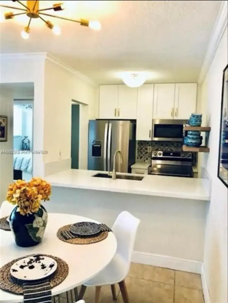 300 Madeira Ave # 102, Coral Gables FL 33134