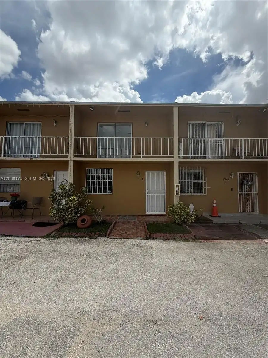 10962 SW 4th St # I2, Sweetwater FL 33174