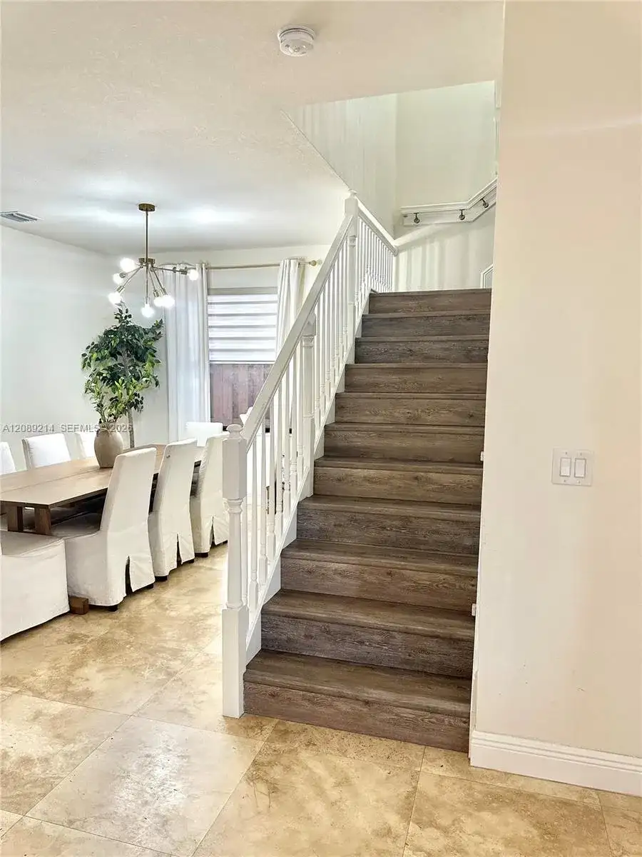 10230 NW 86th St, Doral FL 33178 photo 3