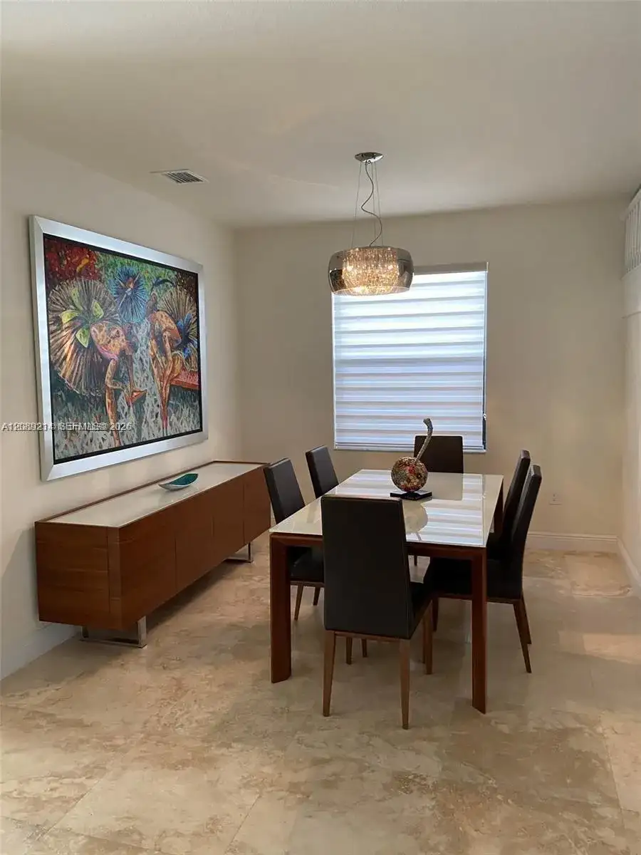 10230 NW 86th St, Doral FL 33178 photo 4