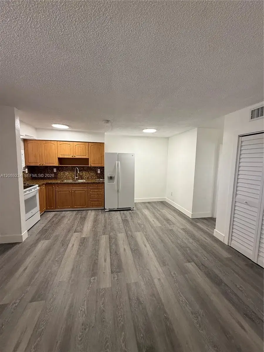 2385 NW 11th St # C31, Miami FL 33125