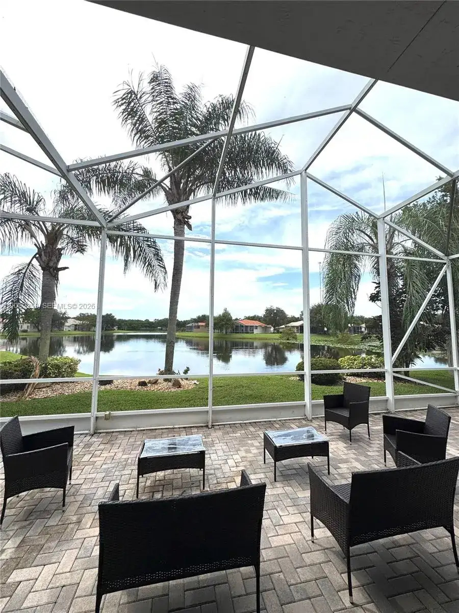 6525 Pavone St, Lake Worth FL 33467 photo 2